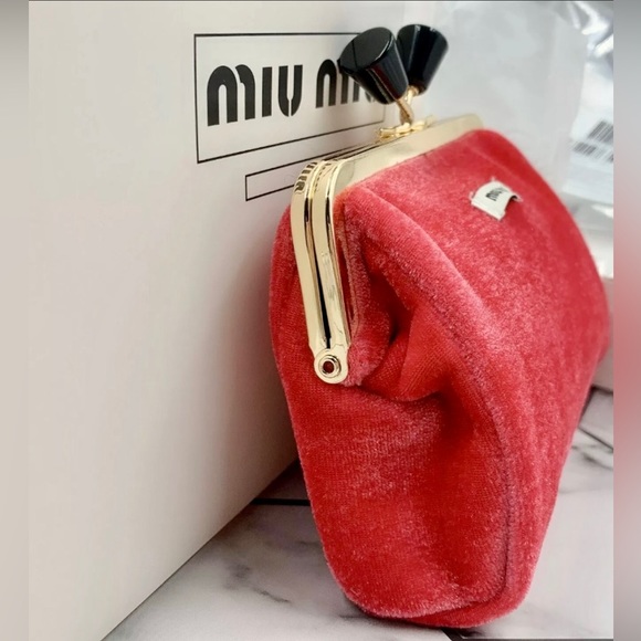 Miu Miu Pink Velvet Pouch Pochette Coin Bag/Purse with Kisslock Closure - Picture 3 of 6
